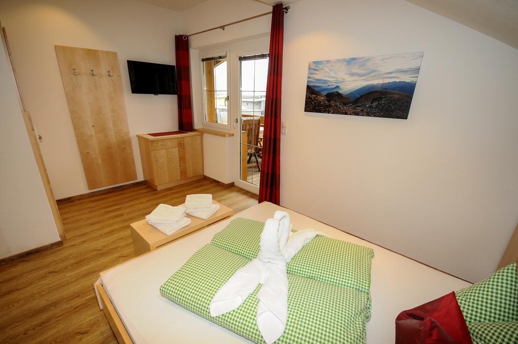 Ferienwohnung Gundolf Christine Arzl im Pitztal Kamer foto