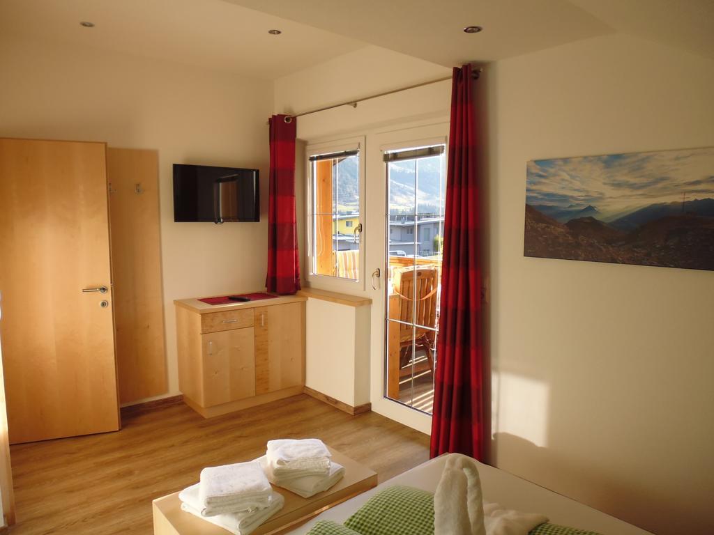 Ferienwohnung Gundolf Christine Arzl im Pitztal Kamer foto