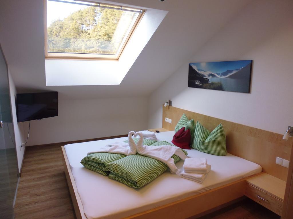 Ferienwohnung Gundolf Christine Arzl im Pitztal Kamer foto